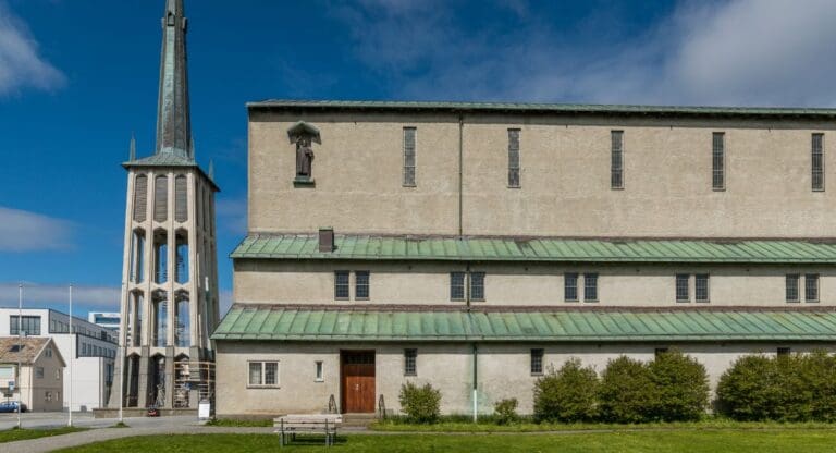 Bodø Domkirke som representerer Sør-Hålogaland Bispedømmeråd