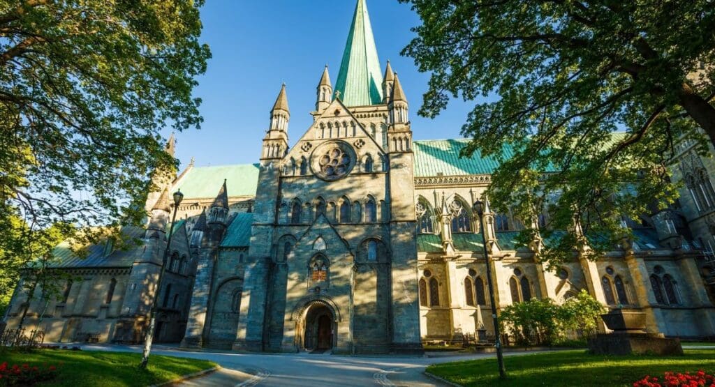 Nidarosdomen som representerer bispedømmer i Norge